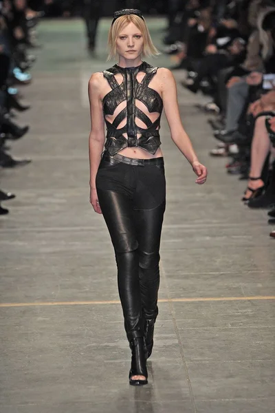 Look 27